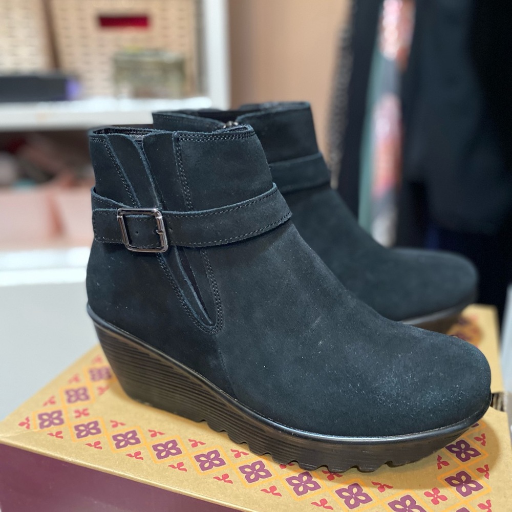 Skechers bootie wide fit